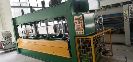 İyi Kaliteli Yağ Isıtma 100T Bileşik Sıcak Baskı Bal Arısı Panel Makinesi