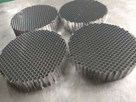 Oksijen jeneratörü ekipmanları için 30mm Dia Dairesel Alüminyum Bal Arısı Louver