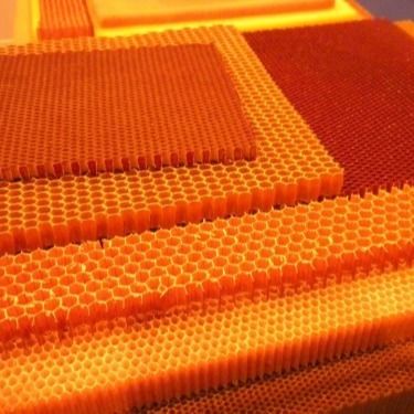 Kimyasal direnci olan özelleştirilebilir 4.8 yoğunluklu havacılık derecesi Aramid bal kovanı çekirdeği