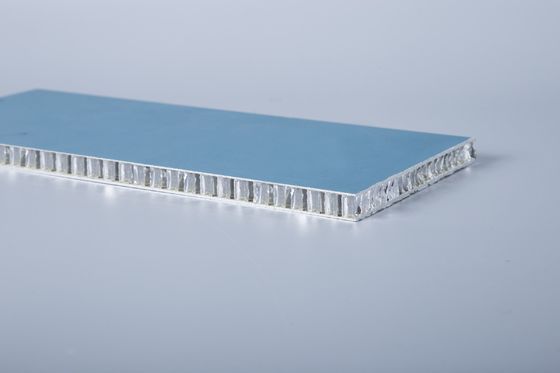 Sıcaklık yalıtımı ses geçirmez alüminyum bal çekirdeği panelleri maksimum boyutu 8000 * 1500mm ile
