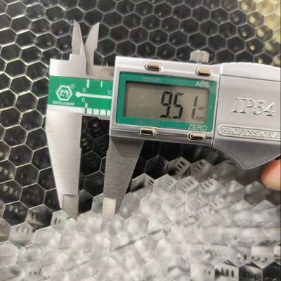 Çakma Delikleri Alüminyum bal kovanı çekirdeği 5.5 mm.