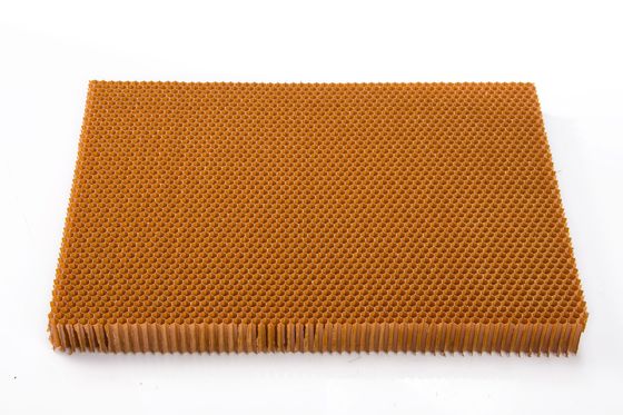 Ses yalıtımı Aramid Bal çekirdeği çekirdeği 1200x1200mm Demiryolu Taşımacılığı için