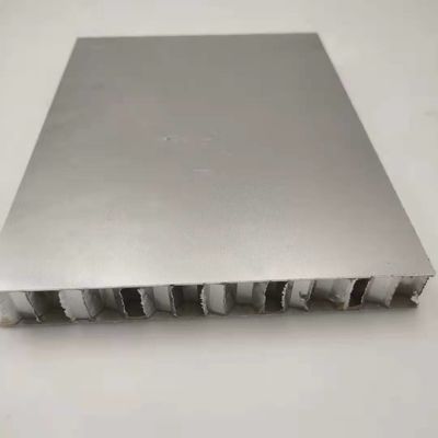 1300x2500mm Uçak Bal çekirdeği zemin panelleri Yüzeyi Kaşıntıya dayanıklı kaplanmış